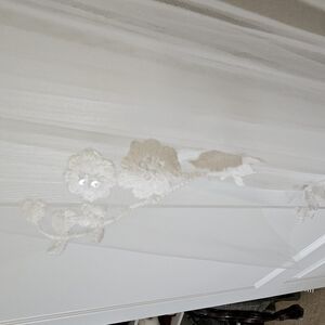 Wedding Veil Waltz Length With Lace Applique